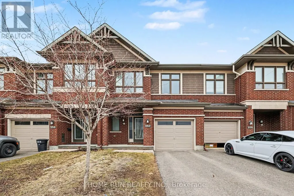 257 Dolce Crescent Ottawa ON K1X 0B3