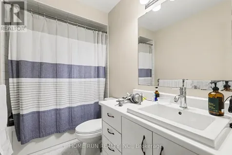 257 Dolce Crescent Ottawa ON K1X 0B3