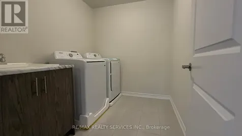 10 Molnar Crescent Brantford ON N3T 0X3