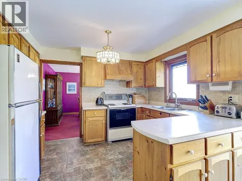 11331 Amos Drive Milton ON L0P 1B0