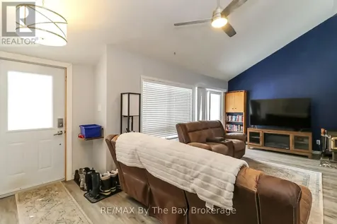 84 32nd Street North Wasaga Beach ON L9Z 2C4