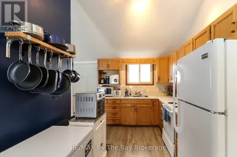 84 32nd Street North Wasaga Beach ON L9Z 2C4