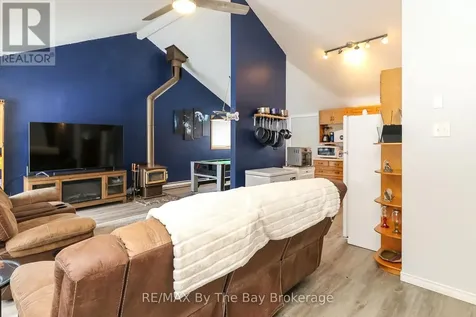 84 32nd Street North Wasaga Beach ON L9Z 2C4