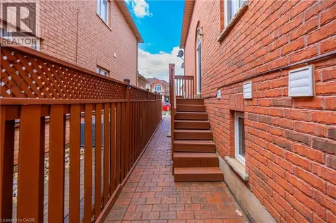 2305 Newcastle Crescent Oakville ON L6M 4P5