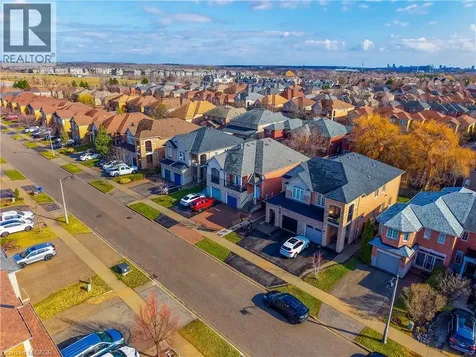 2305 Newcastle Crescent Oakville ON L6M 4P5