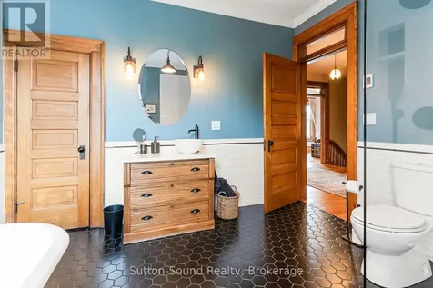 1304 4th Avenue West Owen Sound ON N4K 4W8