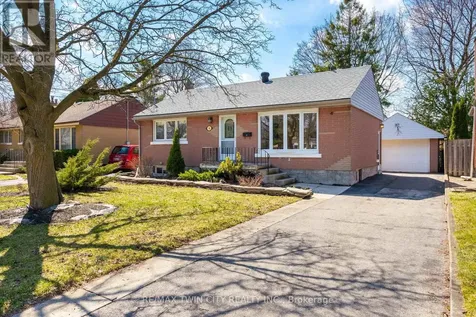 58 Lowrey Avenue South Cambridge ON N1R 4Z6