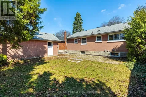 58 Lowrey Avenue South Cambridge ON N1R 4Z6