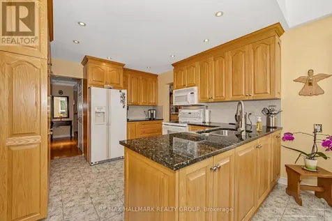 6586 Morningview Street Ottawa ON K1C 6N9