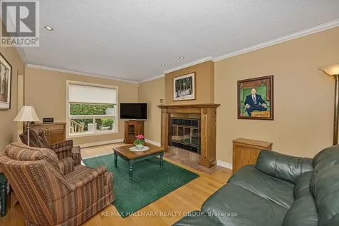 6586 Morningview Street Ottawa ON K1C 6N9