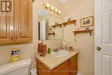 6586 Morningview Street Ottawa ON K1C 6N9