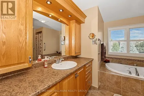 6586 Morningview Street Ottawa ON K1C 6N9