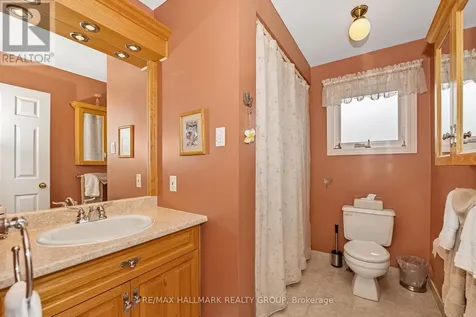 6586 Morningview Street Ottawa ON K1C 6N9