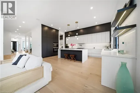 2556 Glengarry Road Mississauga ON L5C 1Y3