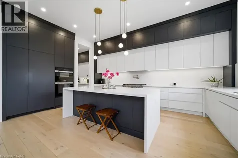 2556 Glengarry Road Mississauga ON L5C 1Y3