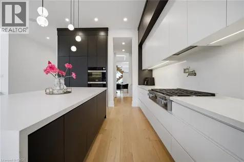 2556 Glengarry Road Mississauga ON L5C 1Y3
