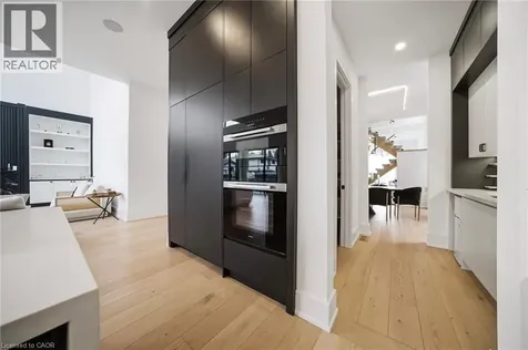 2556 Glengarry Road Mississauga ON L5C 1Y3