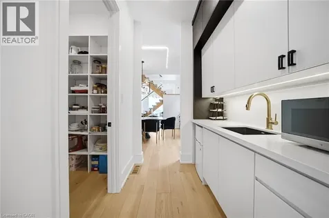 2556 Glengarry Road Mississauga ON L5C 1Y3
