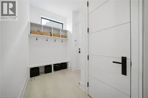 2556 Glengarry Road Mississauga ON L5C 1Y3