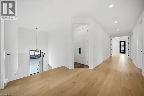 2556 Glengarry Road Mississauga ON L5C 1Y3