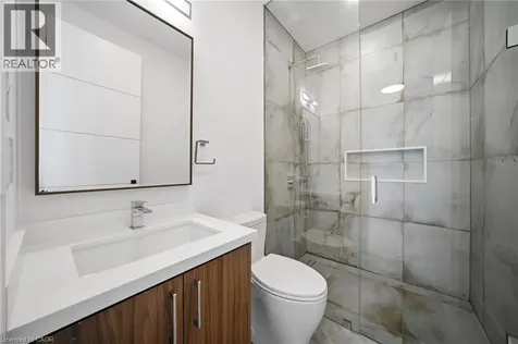 2556 Glengarry Road Mississauga ON L5C 1Y3