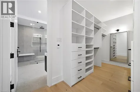 2556 Glengarry Road Mississauga ON L5C 1Y3