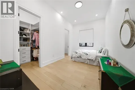 2556 Glengarry Road Mississauga ON L5C 1Y3