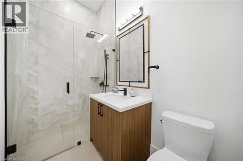 2556 Glengarry Road Mississauga ON L5C 1Y3