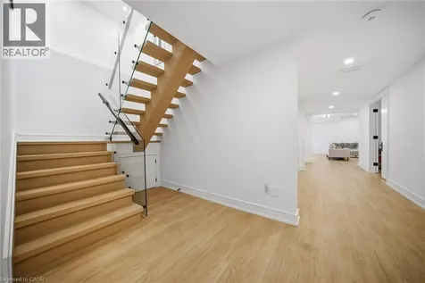 2556 Glengarry Road Mississauga ON L5C 1Y3