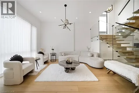 2556 Glengarry Road Mississauga ON L5C 1Y3