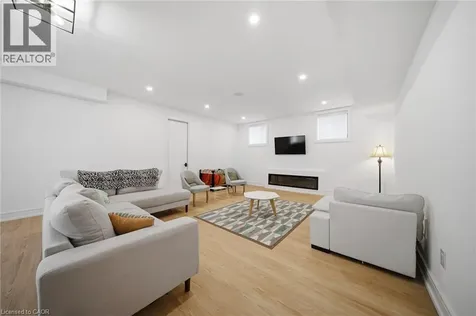 2556 Glengarry Road Mississauga ON L5C 1Y3
