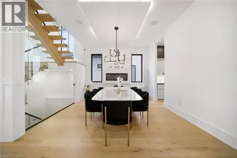 2556 Glengarry Road Mississauga ON L5C 1Y3