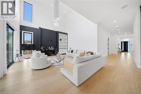 2556 Glengarry Road Mississauga ON L5C 1Y3