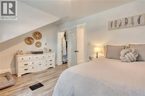 37 Cliff Avenue Hamilton ON L8V 2S1