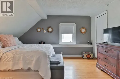 65 Craigmore Crescent North York ON M2N 2Y6