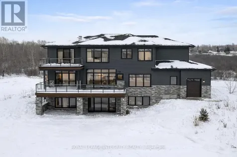 671 Ballycastle Crescent Ottawa ON K1X 0A3