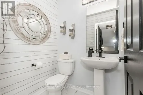 14 Berkshire Avenue Wasaga Beach ON L9Z 0G3
