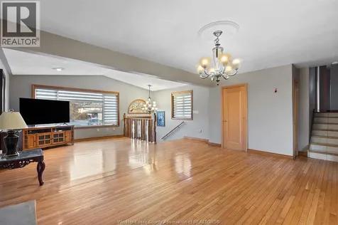 1116 Reaume Lasalle ON N9J 1C1