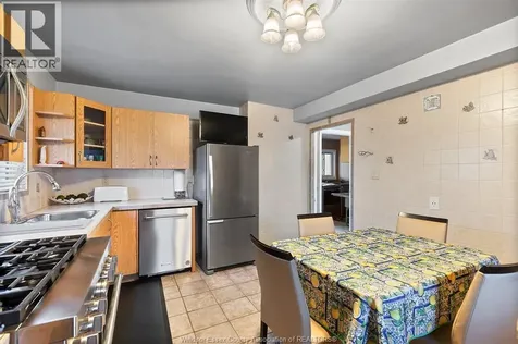 1116 Reaume Lasalle ON N9J 1C1