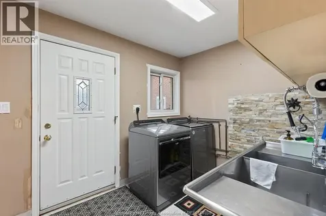 1116 Reaume Lasalle ON N9J 1C1