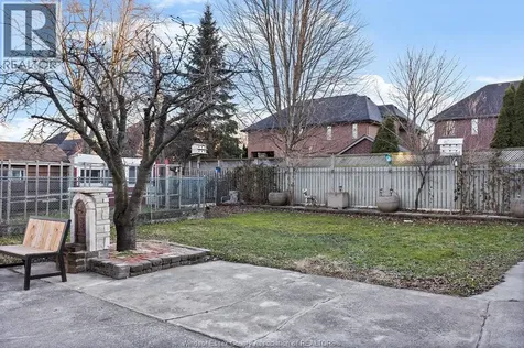 1116 Reaume Lasalle ON N9J 1C1