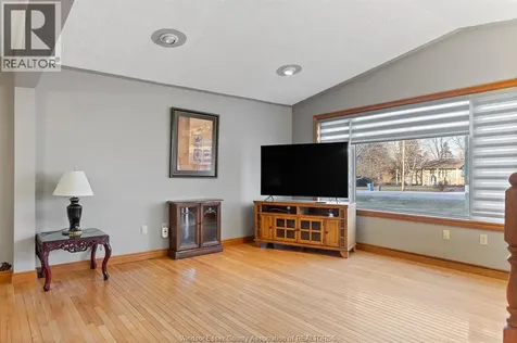 1116 Reaume Lasalle ON N9J 1C1