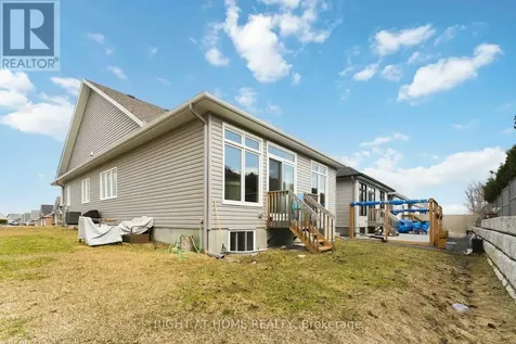 272 Maygrass Way Ottawa ON K2S 2K9