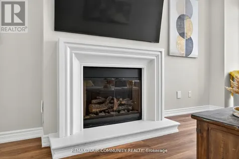 193 Zokol Drive Aurora ON L4G 0B8