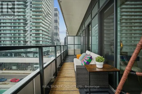 20 Shore Breeze Drive Toronto (mimico) ON M8V 0C7