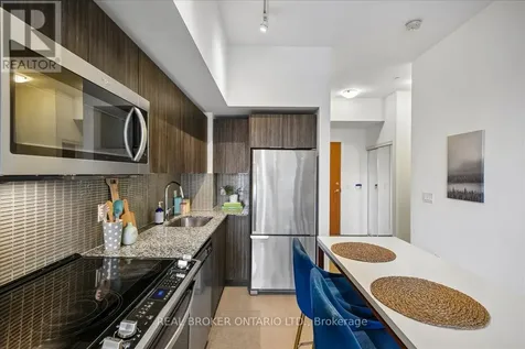 20 Shore Breeze Drive Toronto (mimico) ON M8V 0C7