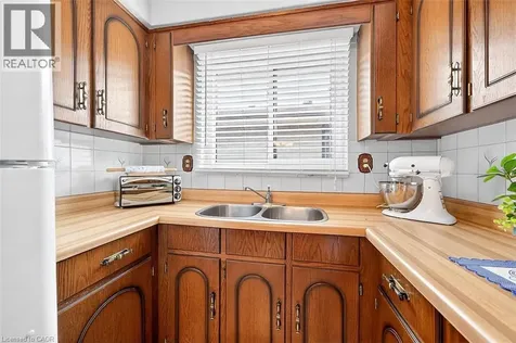 344 Enfield Road Burlington ON L7T 4E8