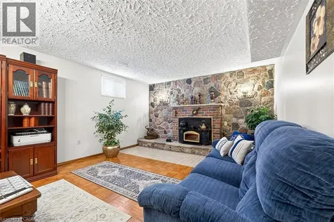 344 Enfield Road Burlington ON L7T 4E8
