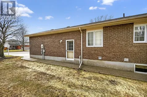 1099 Bridlewood Drive Brockville ON K6V 7G2