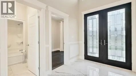 3934 Lasalle Woods Boulevard Lasalle ON N9H 0G6